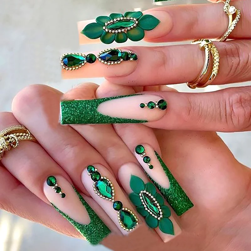 Dekoratives Floral Press-On Nagelkunstset Karnz