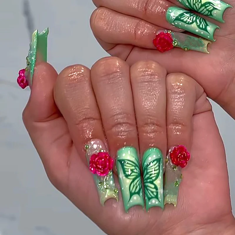 Dekorativer floraler Schmetterling Press-On Nagelset Karnz