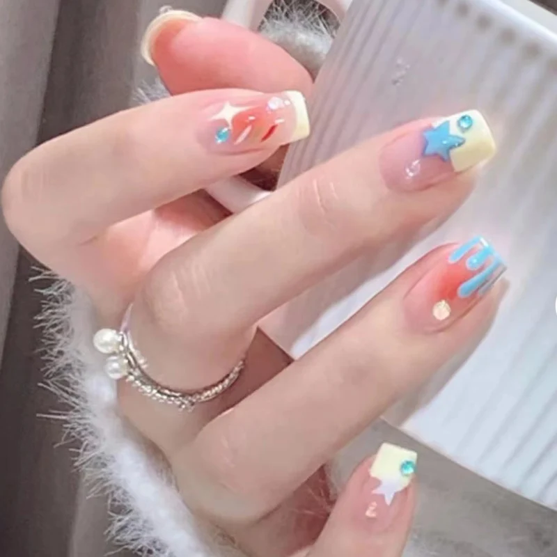 Kreatives Press-On Nagelkunst Set Karnz