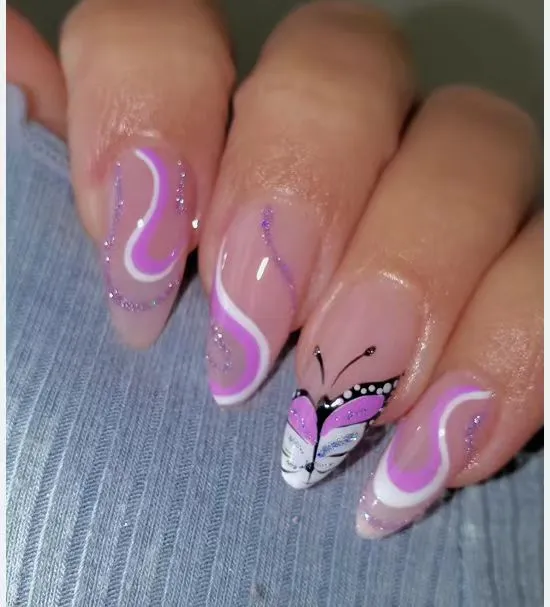 Schmetterlings-inspirierte Nagelkunstverlängerungen Karnz