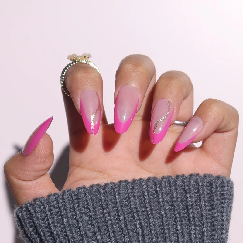 Künstlerische Stiletto Press-On Nägel mit Glitzerakzent Karnz