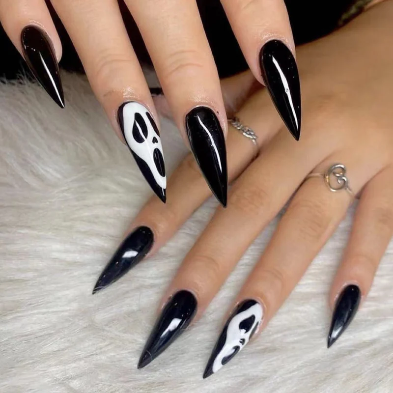 Künstlerische Stiletto Press-On Nägel mit Gespenst Design Karnz
