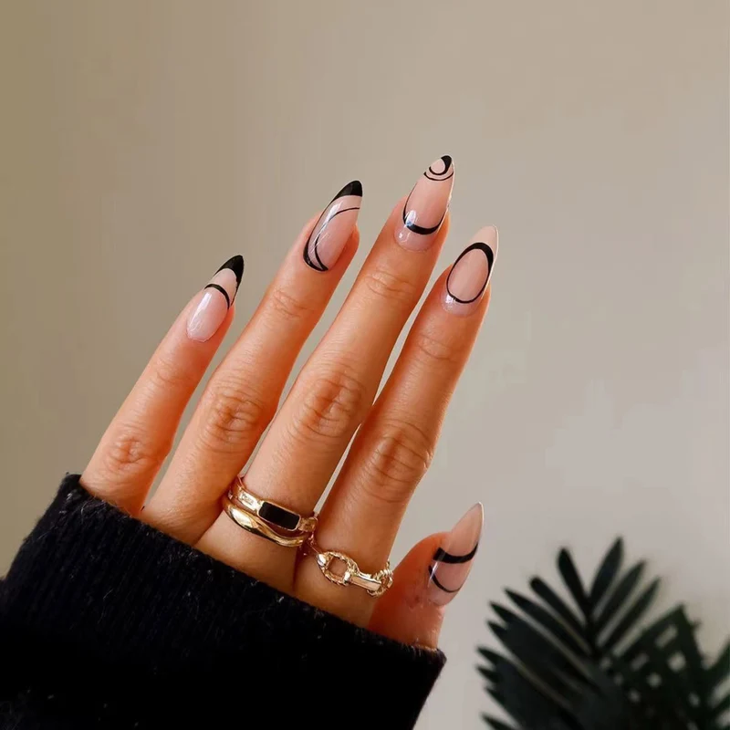 Künstlerisches Stiletto Press-On Nagelset Karnz