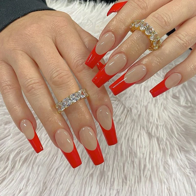 Kunstvolle Stiletto-Nägel mit elegante Farbverlauf Karnz