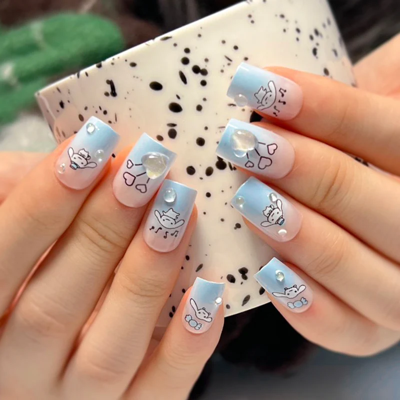 Kunstvolle Nagelverlängerungen mit tierischen Motiven Karnz