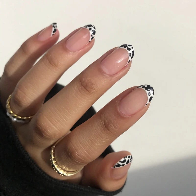Künstlerischer Leopard-Print Französischer Tipp Aufklebenägel Karnz
