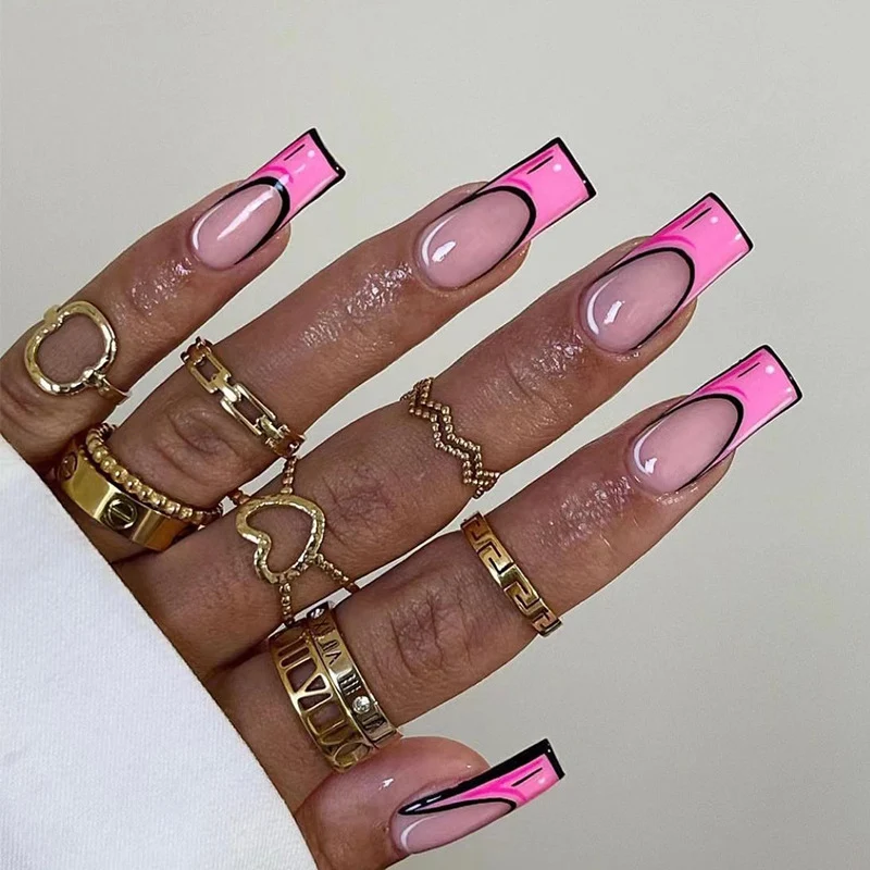 Kunstvolle Nagelverlängerungen mit kreativem Design Karnz