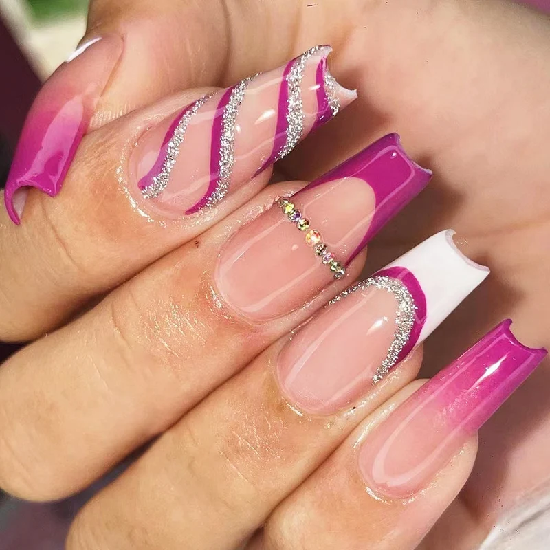 Kunstvolle Nagelverlängerungen mit Glitzer- und Farbverlauf Karnz