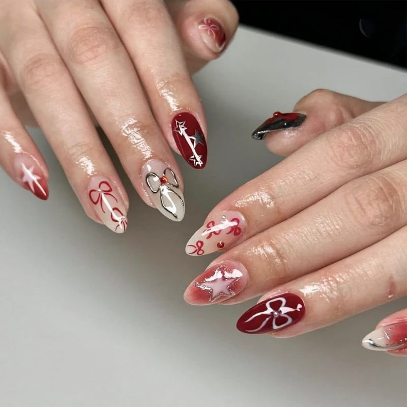 Kunstvolle Nagelverlängerungen mit festlichem Design Karnz