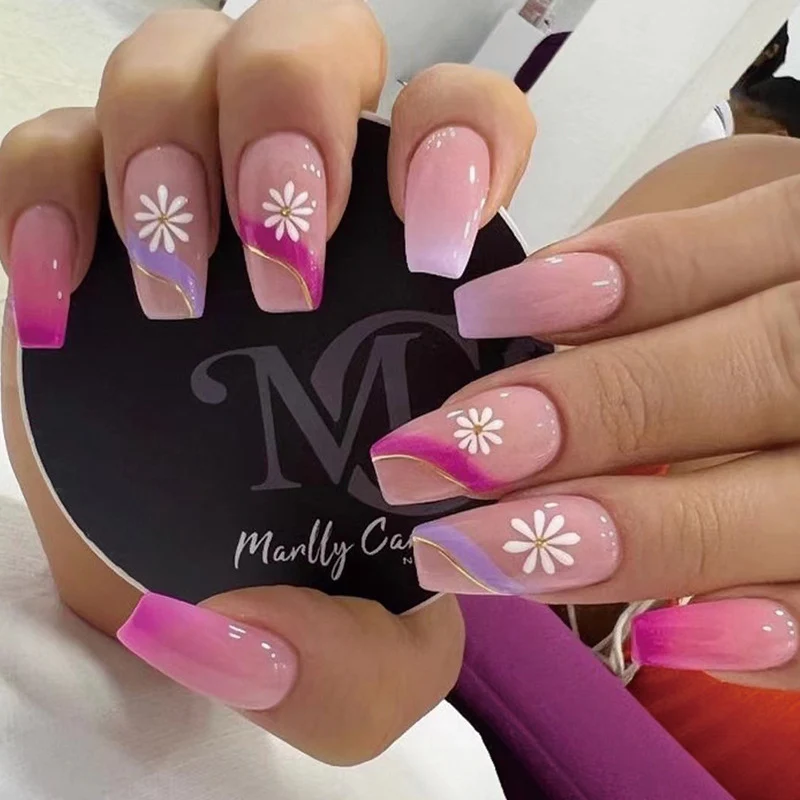Kunstvolle Nagelverlängerungen mit buntem Ombre-Design und floralen Akzenten Karnz