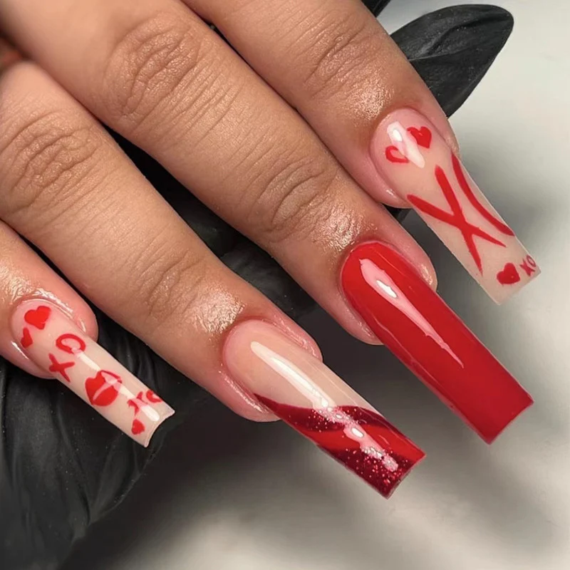 Kunstvolle Nagelverlängerungen im romantischen Design Karnz