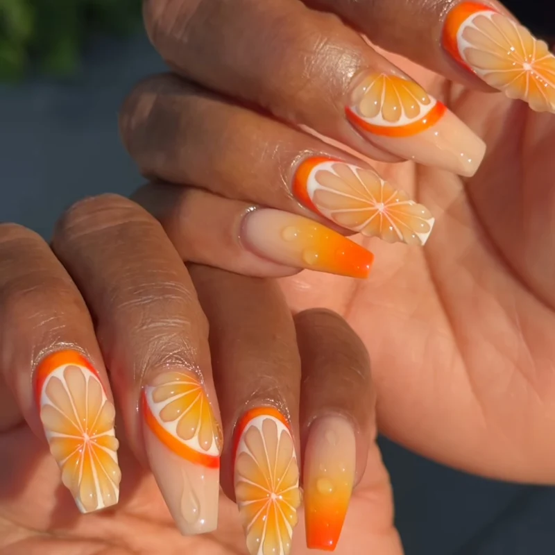 Kunstvolle Nagelverlängerungen im Frucht-Design Karnz