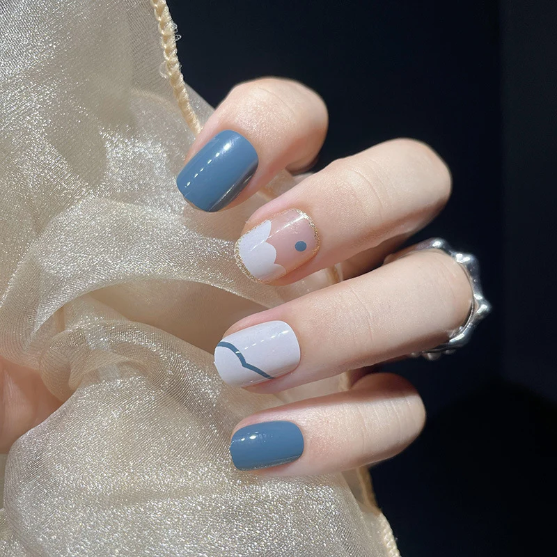 Künstlerische geometrische Nagelkunstverlängerungen Karnz