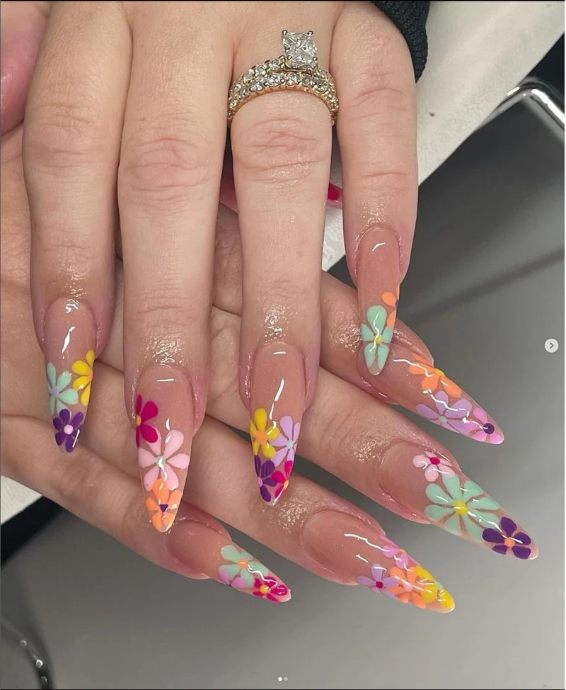 Künstlerische Blumen-Nagelkunst-Erweiterungen Karnz