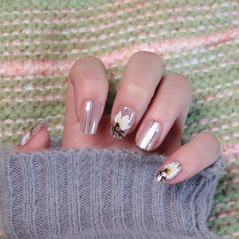 Künstlerische florale Acryl-Nagelverlängerungen Karnz