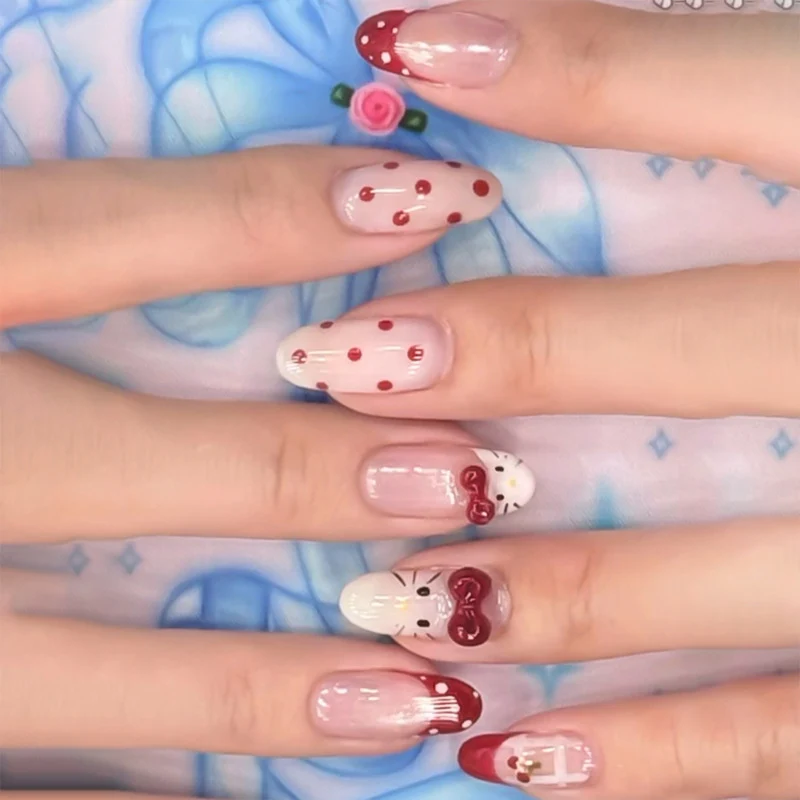 Kunstvolle Nagelkunst mit verspieltem Design Karnz