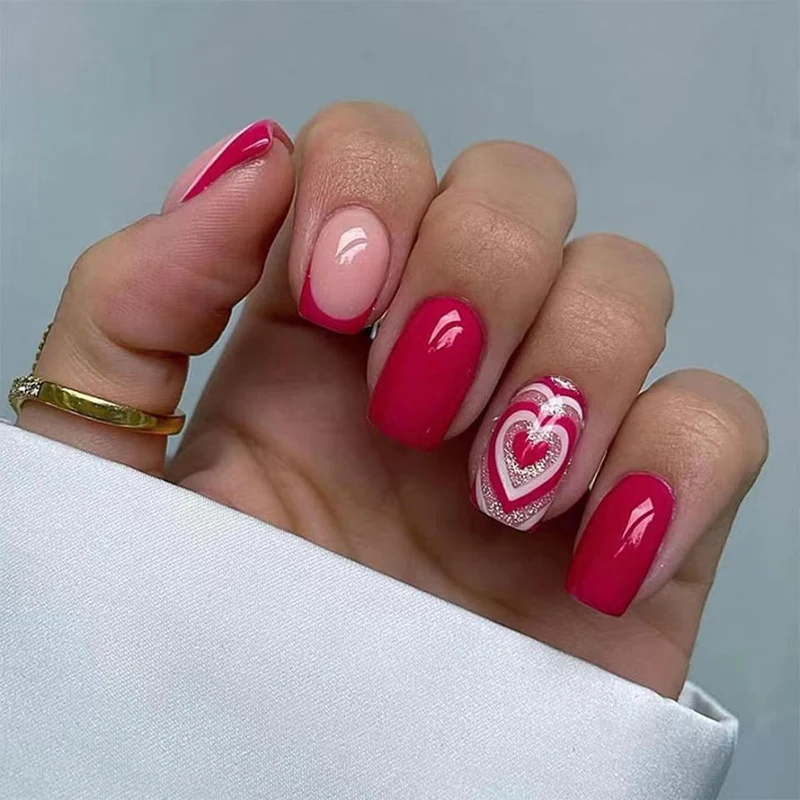 Herz-verzierte Nagelkunst Karnz