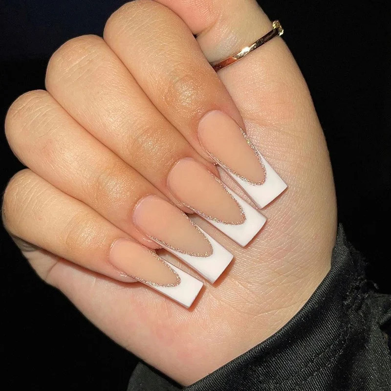 Elegante französische Tipp-Nagelverlängerungen Karnz