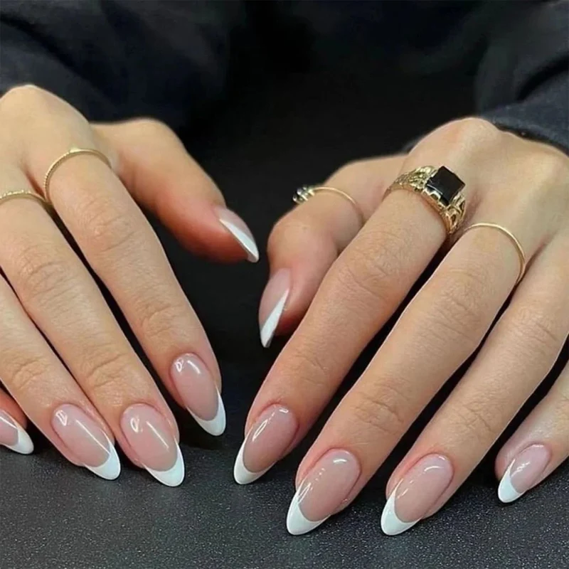 Elegante französische Spitzen-Almond-förmige Nagelverlängerungen Karnz