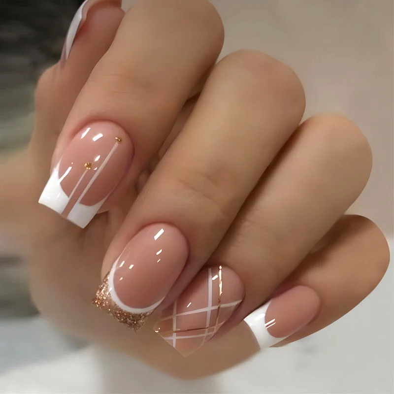 Elegante French Tip Acryl Nagelkunst Karnz