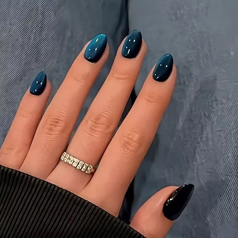 Chic glänzende mandelförmige Nagelverlängerungen Karnz