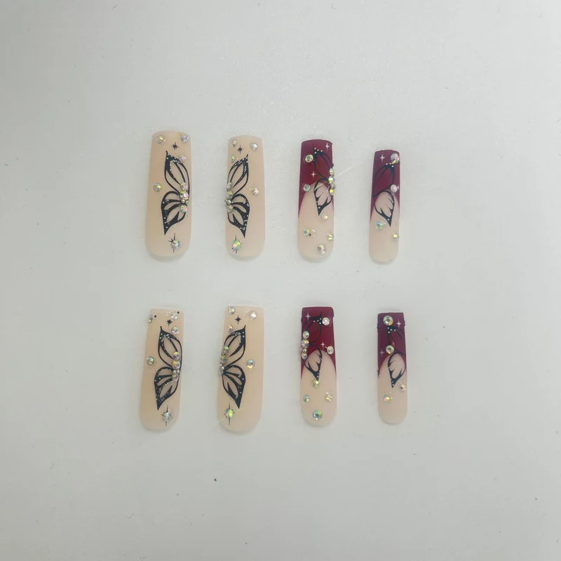 Künstlerische Lange Nagelverlängerungen mit Schmetterlingsdesign Karnz