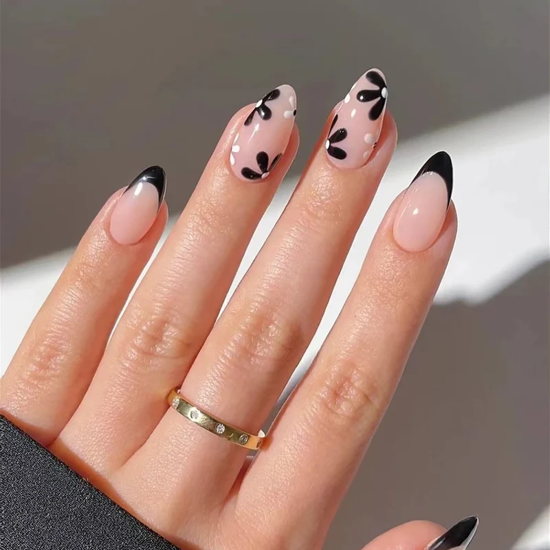 Künstlerisches Acryl-Stilettonagel-Set mit floralem Akzent Karnz