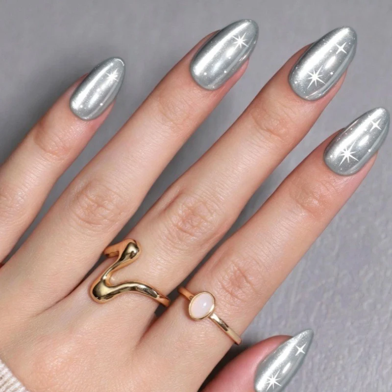 Glänzende Sternen Nagelkunst Karnz