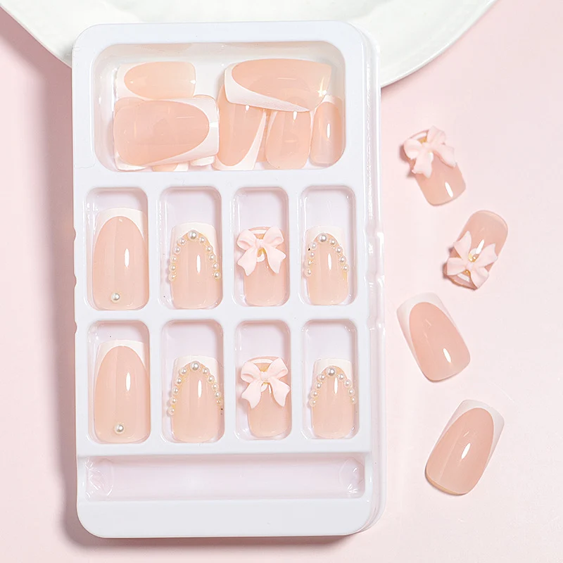 Elegante dekorative Press-On-Nagelset Karnz