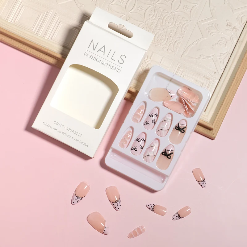 DIY Künstlerische Press-On Nagel Set Karnz
