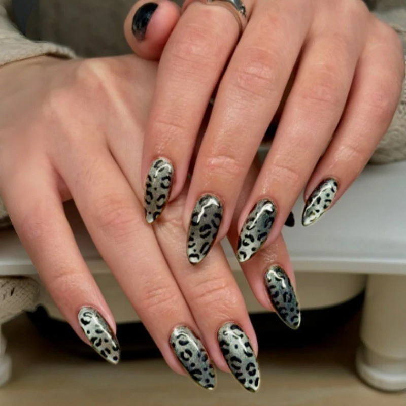 Künstlerisches Leopard-Nägel Press-On Set Karnz