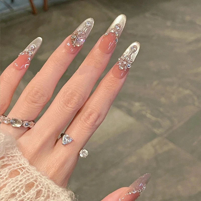 Premium mit Strass veredelte Press-On Nägel Karnz