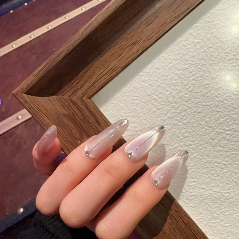Elegante Stiletto Press-On Nägel Karnz
