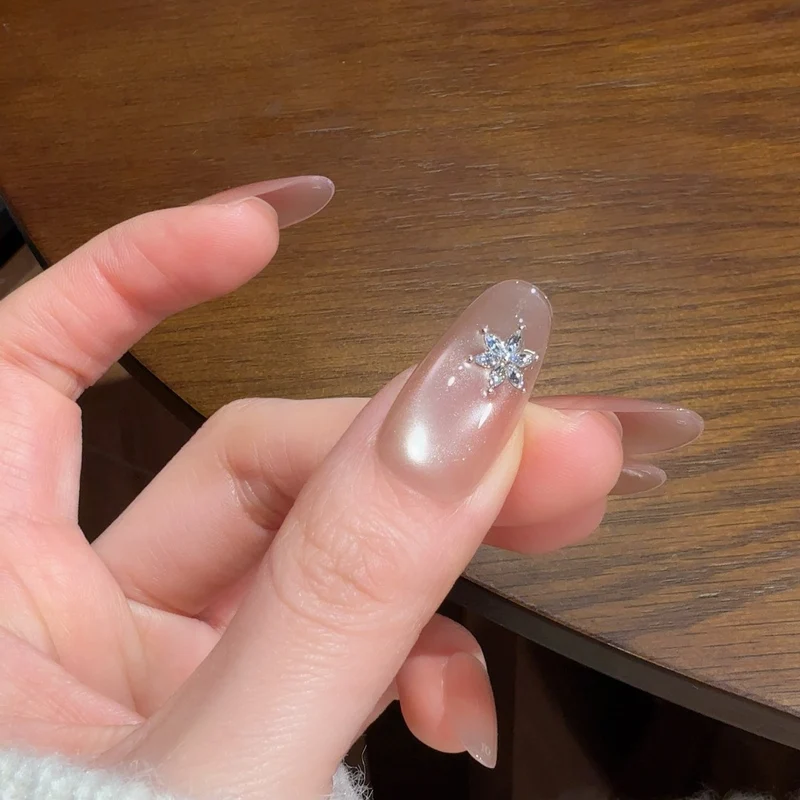 Elegante Nagelkunst Karnz