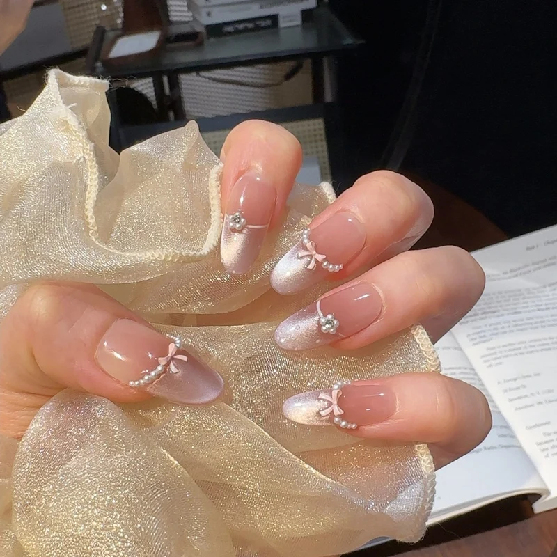 Dekorative Nageldesign-Erweiterungen Karnz