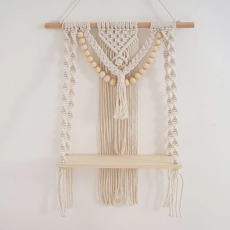 Macramé Wandregal mit dekorativen Perlen Karnz
