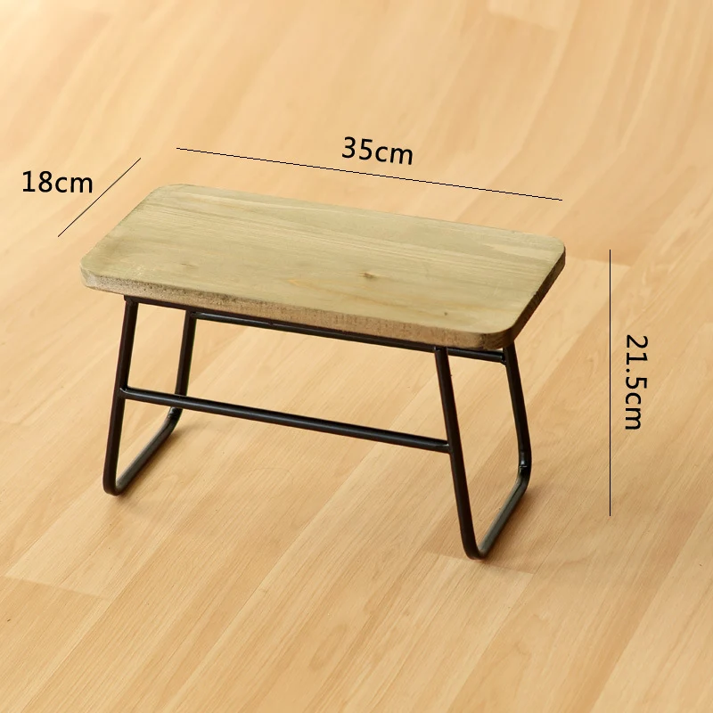 Moderner Holz-Hocker mit Metallgestell Karnz