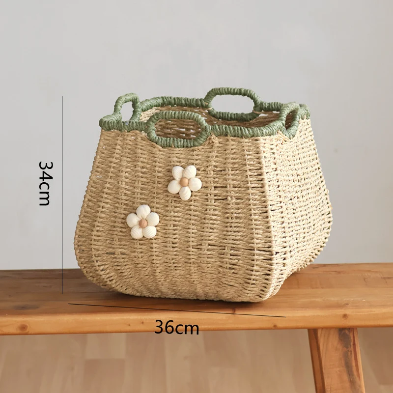 Handgefertigter Korb mit Blumenapplikation Karnz