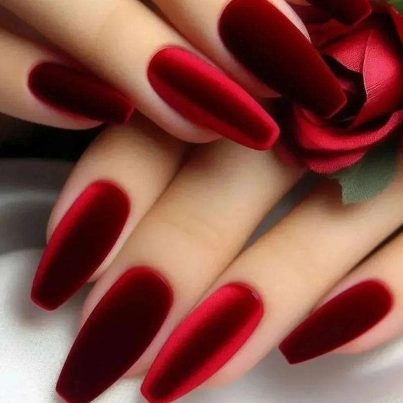 Samtmatte Stiletto-Nagelerweiterungen Karnz