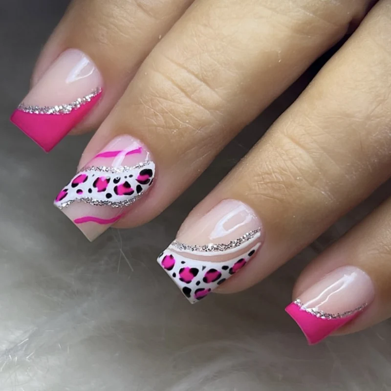 Stylisches Tierdruck Nagelkunstset Karnz