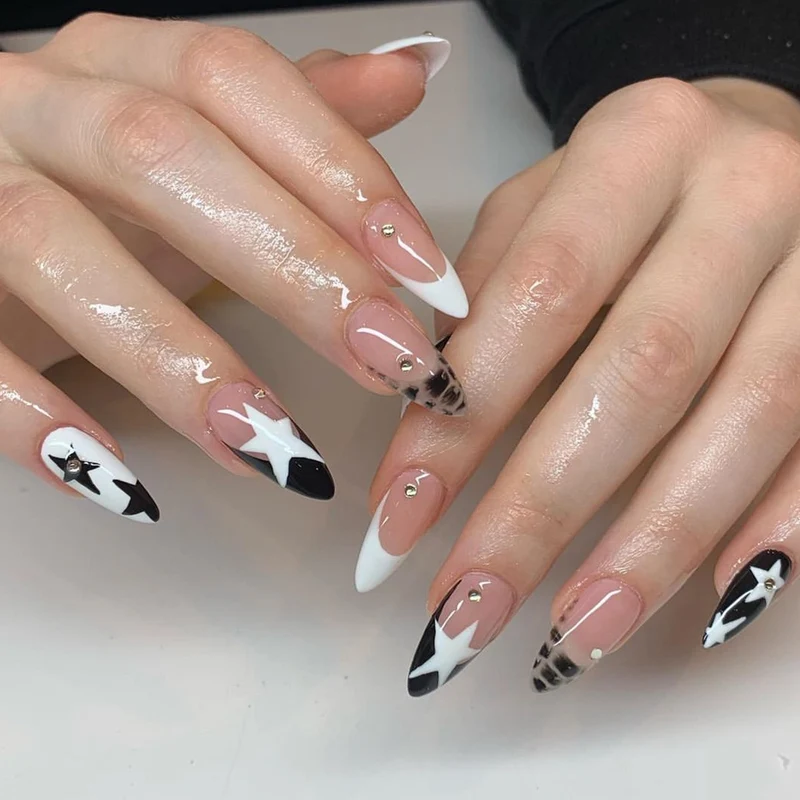 Stern-dekorierte Stiletto-Nagelkunst-Erweiterungen Karnz