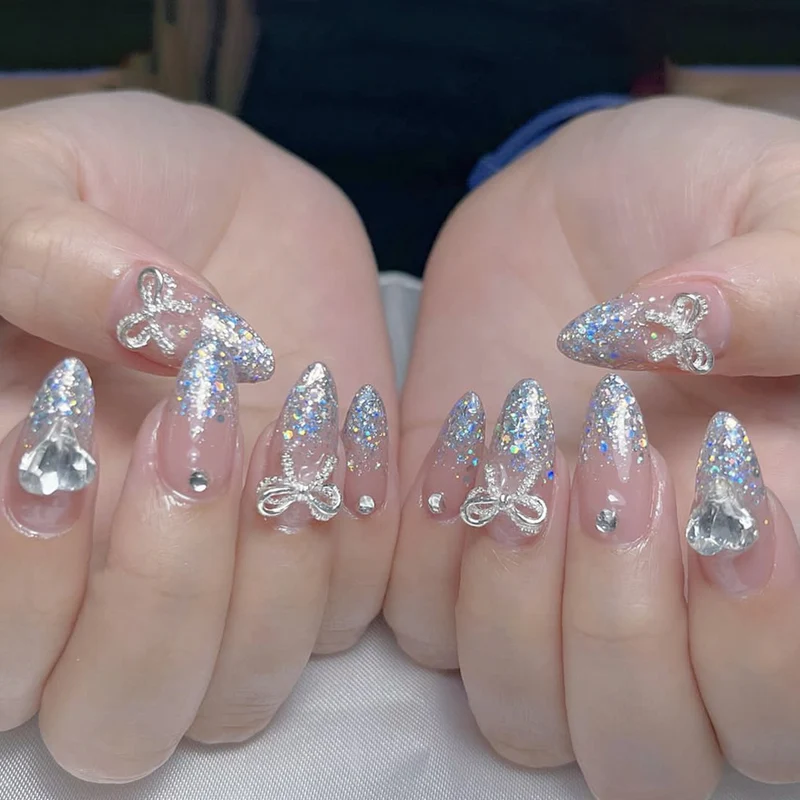 Glitzernde Strass Akzent Nagelkunst Verlängerungen Karnz