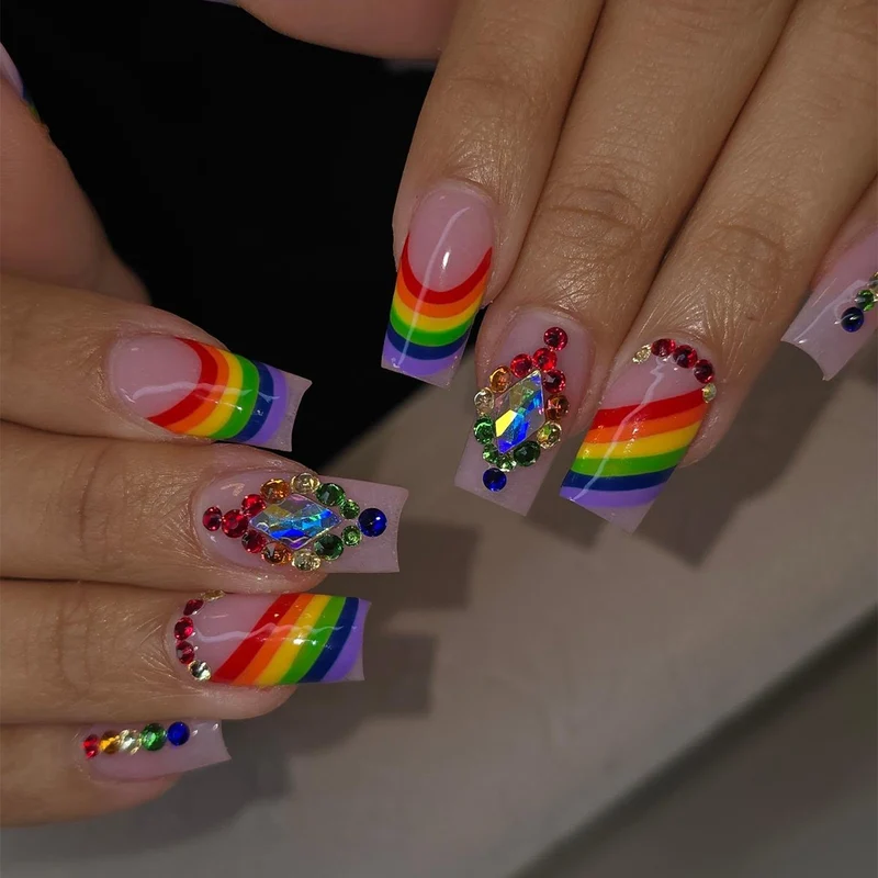 Glamorous Regenbogen-inspirierte Nail Art Extensions Karnz