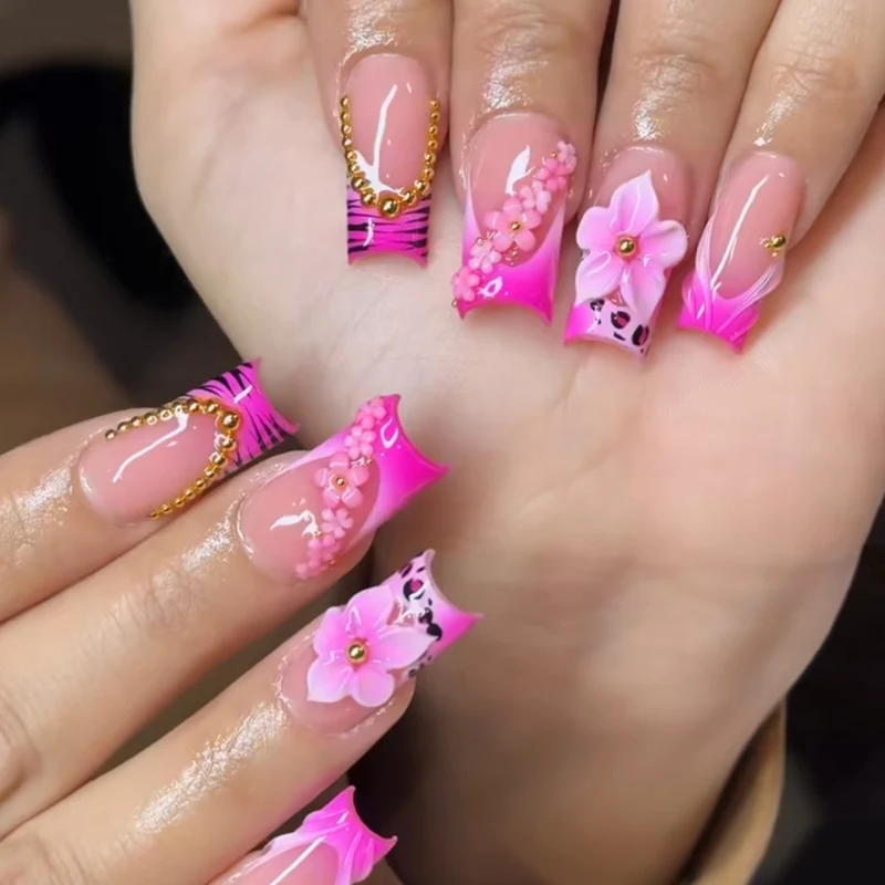Blumengeschmückte Gel-Nagelkunstverlängerungen Karnz