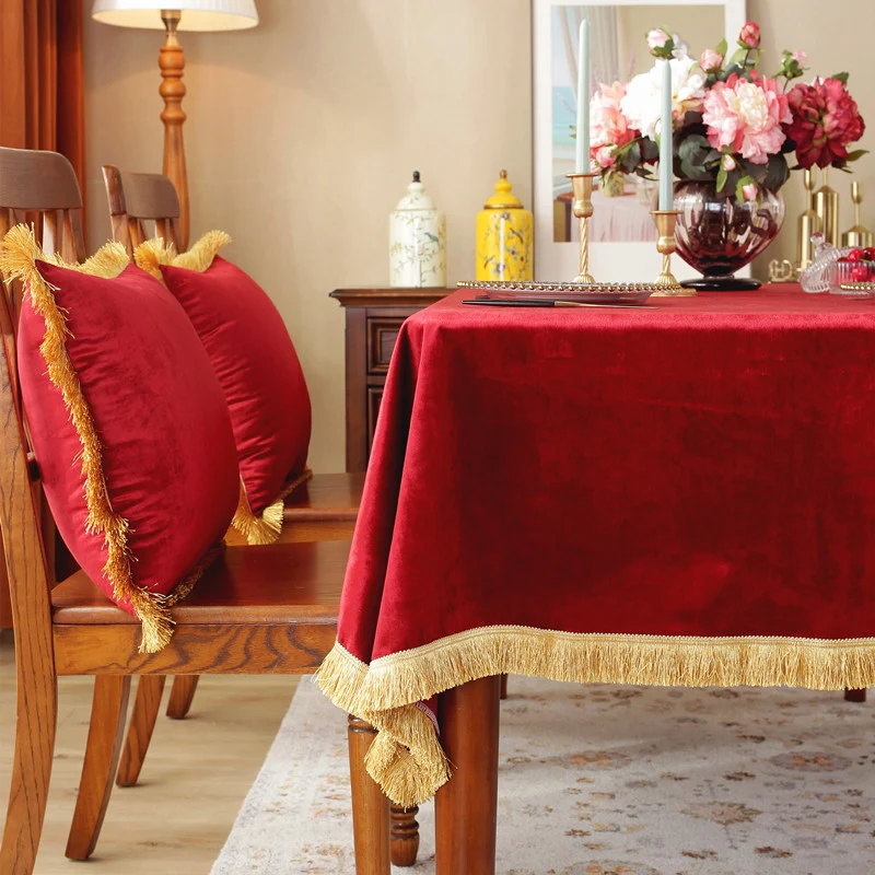 Samtischdecke mit elegantem Fransen