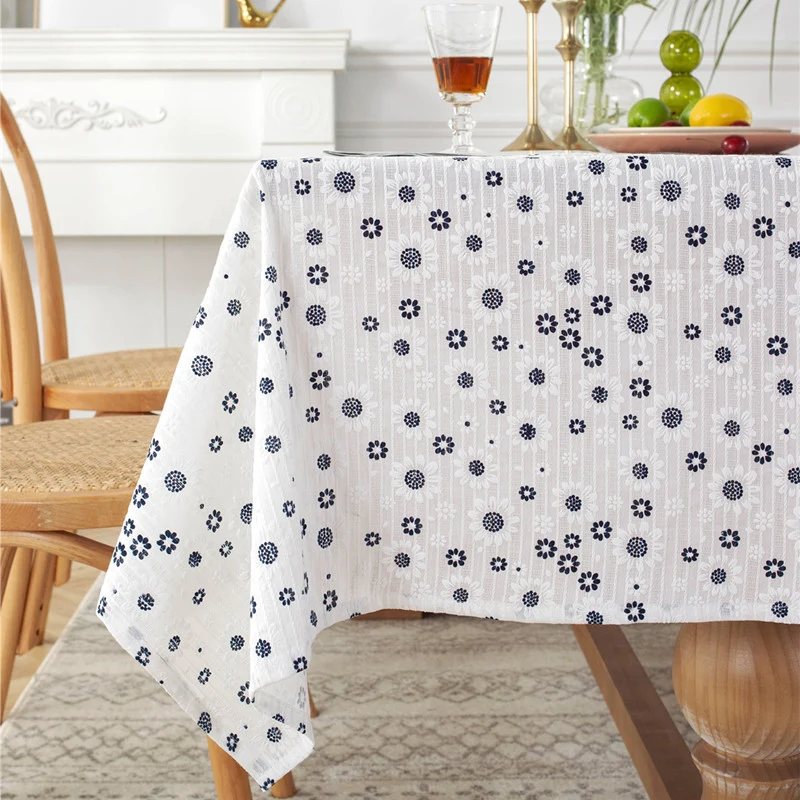 Elegante Blumengestickte Tischdecke