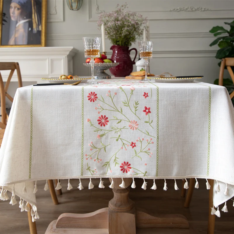 Bestickte Tischdecke