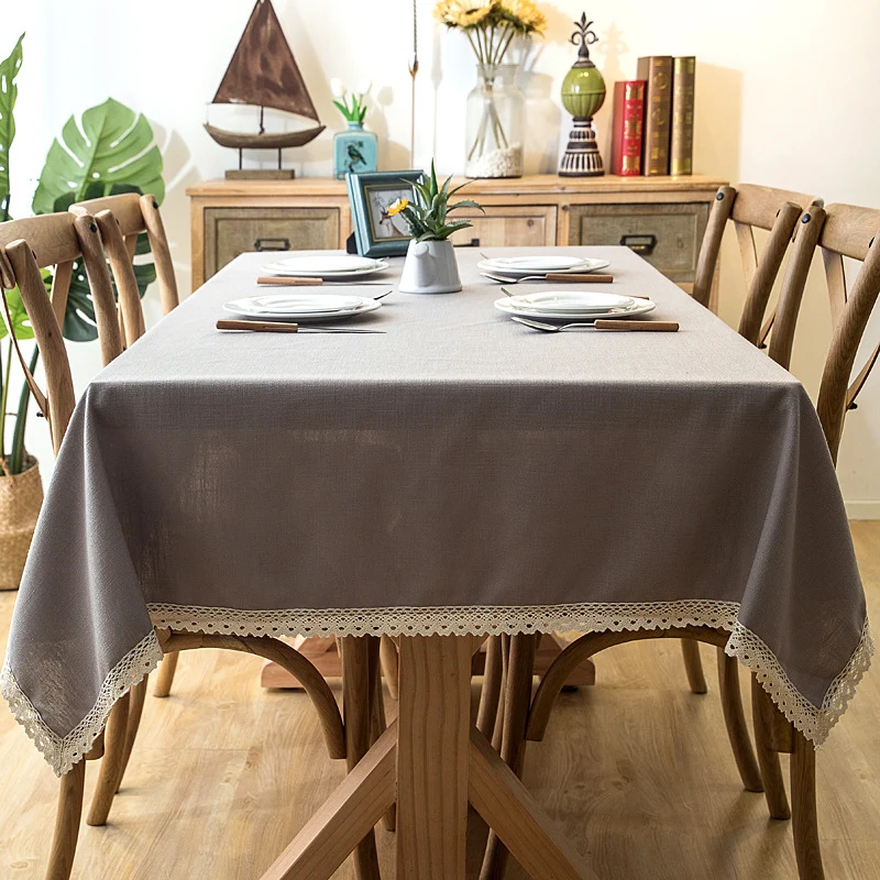 Elegante Tischdecke mit Spitze