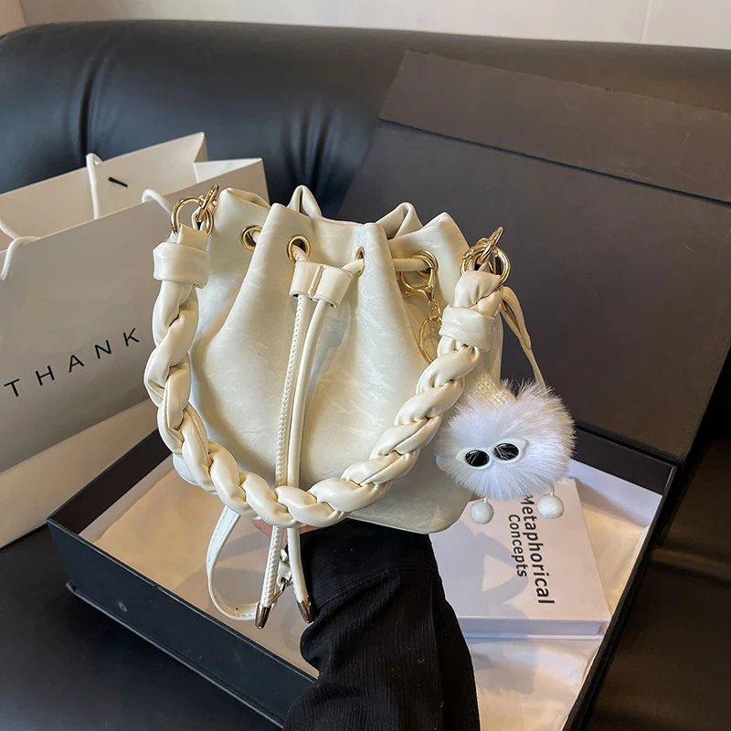 Stylische gehäkelte Schultertasche Karnz