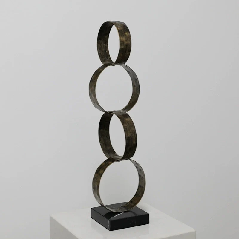 Moderne geometrische Metallsulptur